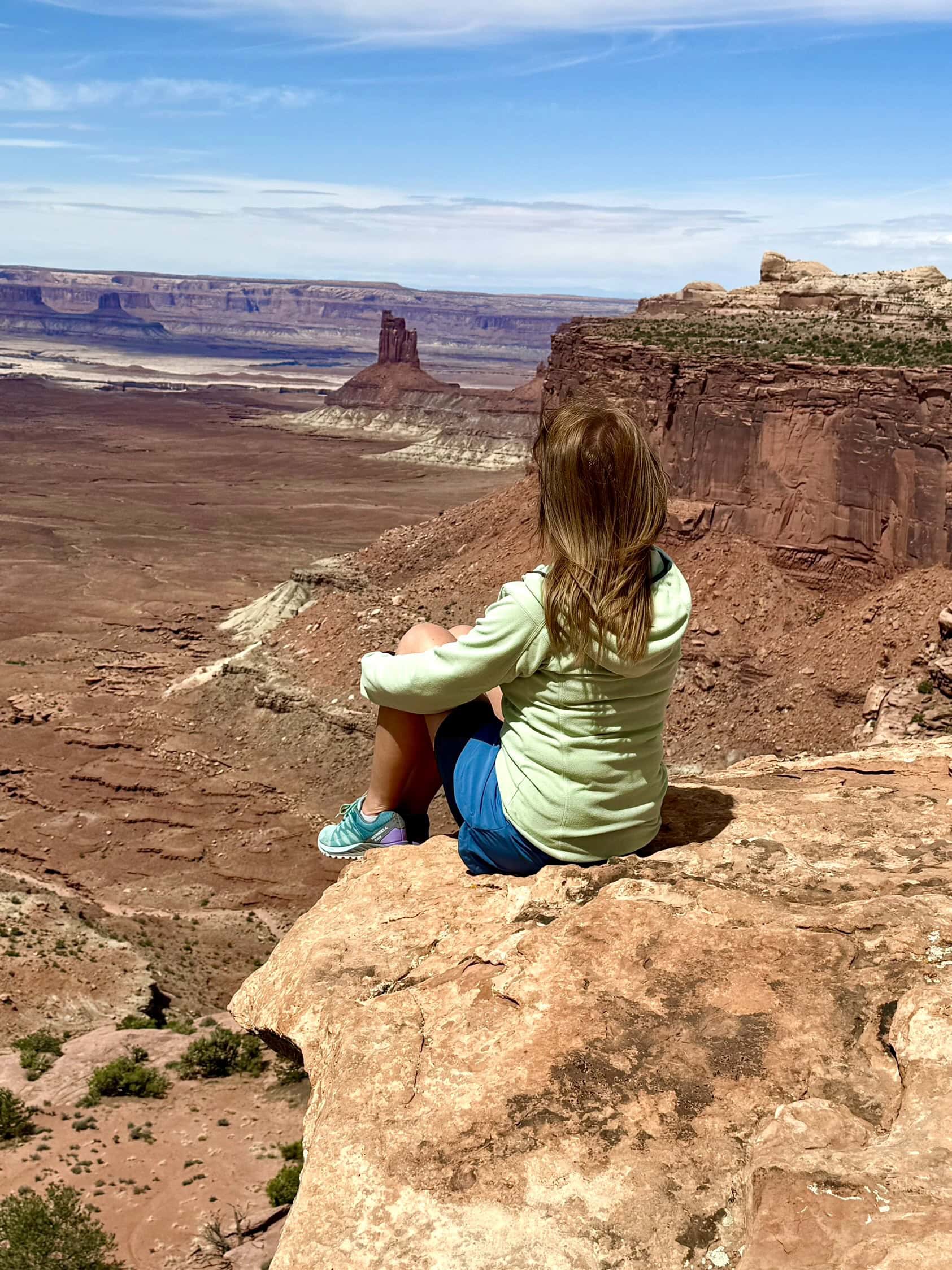 Czasem trzeba się zatrzymać, żeby zrozumieć, że świat naprawdę jest ogromny. A potem usiąść, popatrzeć i powiedzieć: Dobra, ale jak ja stąd zejdę? 😂