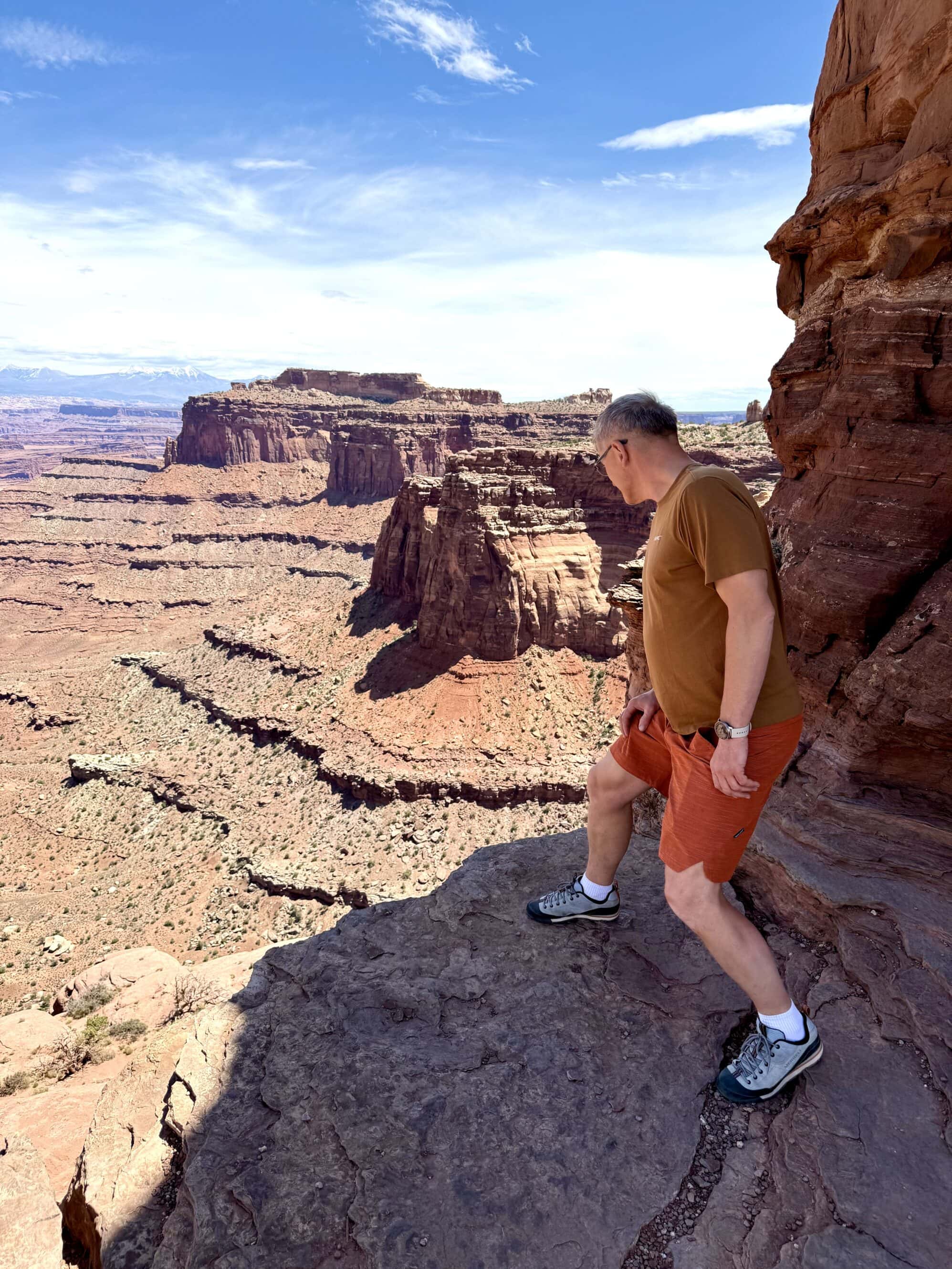 Jeszcze pół kroku i mamy nowy rekord odwagi 😅 Czasem wystarczy pół metra, żeby poczuć, że adrenalina to nie wymysł producentów napojów energetycznych. Marcin twierdzi, że to „tylko dla zdjęcia”… ale chyba wszyscy wiemy, że lubi emocje 😏