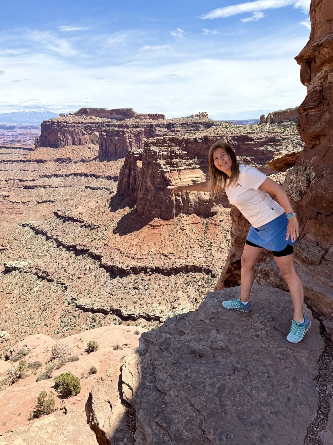 Kiedy ziemia kończy się trochę za szybko 😬 Tu każdy krok to negocjacje z grawitacją. Serio, te widoki sprawiają, że chcesz podejść bliżej... dopóki nie zrozumiesz, że bliżej oznacza za bardzo. 😅