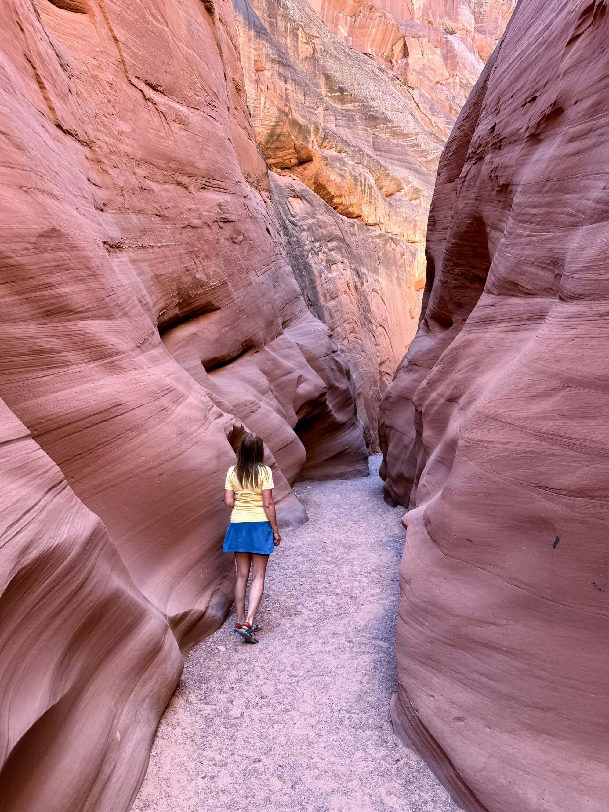 Tu nawet natura robi lepsze zdjęcia 📸 niż fotograf 📸 Kolory w tym miejscu są nie do opisania — róż, pomarańcz i złoto zmieniają się z każdym ruchem słońca. To miejsce żyje własnym światłem.