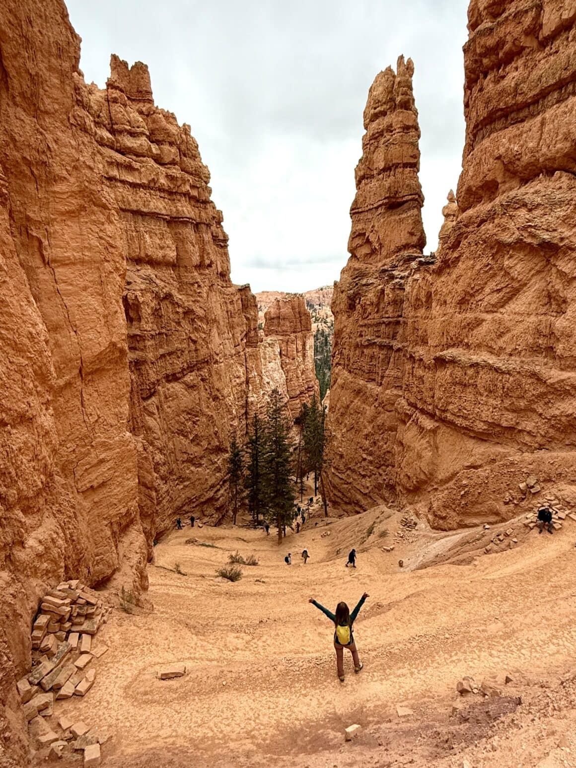 Między tymi skałami można zgubić czas, kierunek i wszystkie problemy.