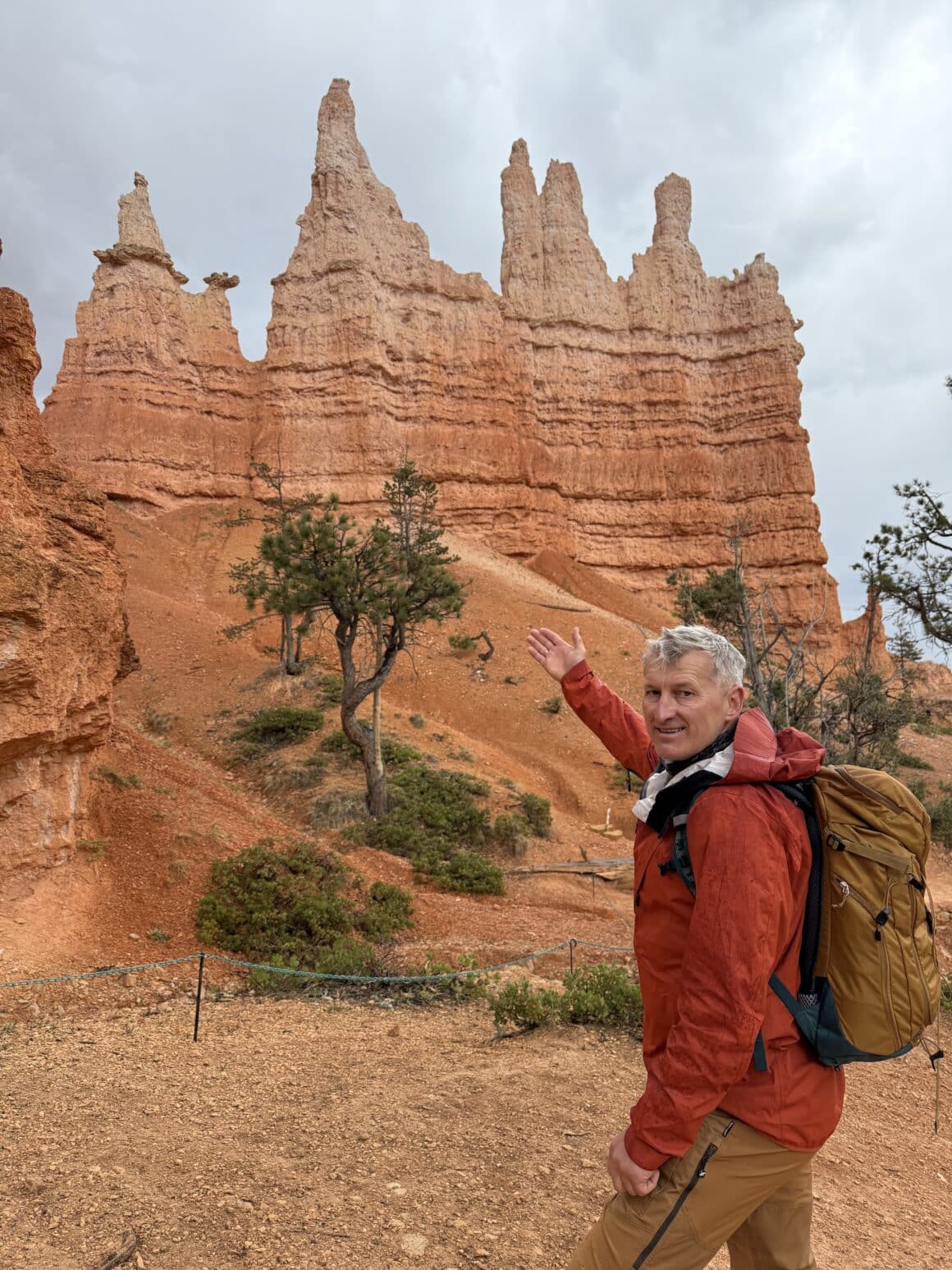 Bryce mówi: „idziemy dalej!” 😄 Każdy zakręt to nowa scena, a każda skała wygląda jak bohater własnej historii.