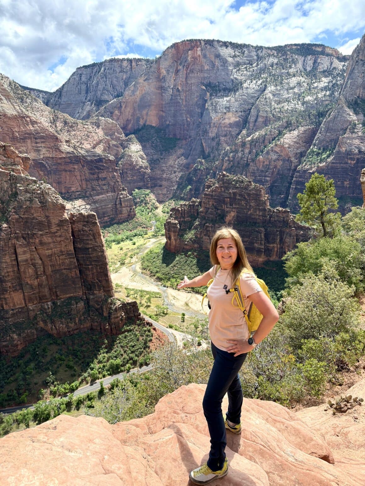 Angels Landing to nie wyzwanie – to czysta frajda. Każdy krok to potwierdzenie, że strach zostaje w dolinie, a radość idzie dalej.