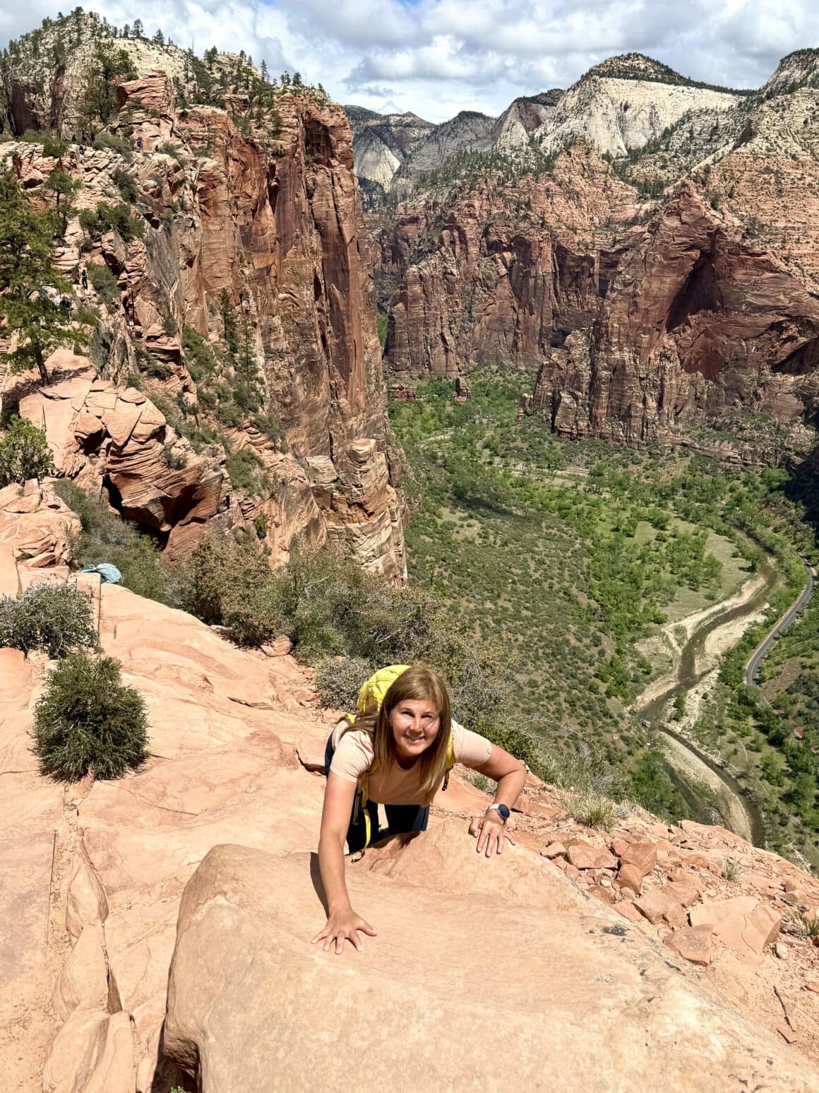 Na szczycie nie ma słów, są tylko szerokie uśmiechy. I ta myśl, że już nigdy nie spojrzysz na góry tak samo.