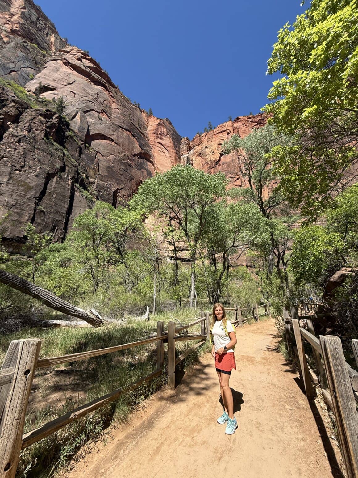 Początek był suchy… przez jakieś 3 minuty! 😅 Pierwsze kroki po ziemi, ostatnie na sucho. Potem już tylko chlupot, śmiech i to cudowne uczucie, że świat zamienia się w przygodę.