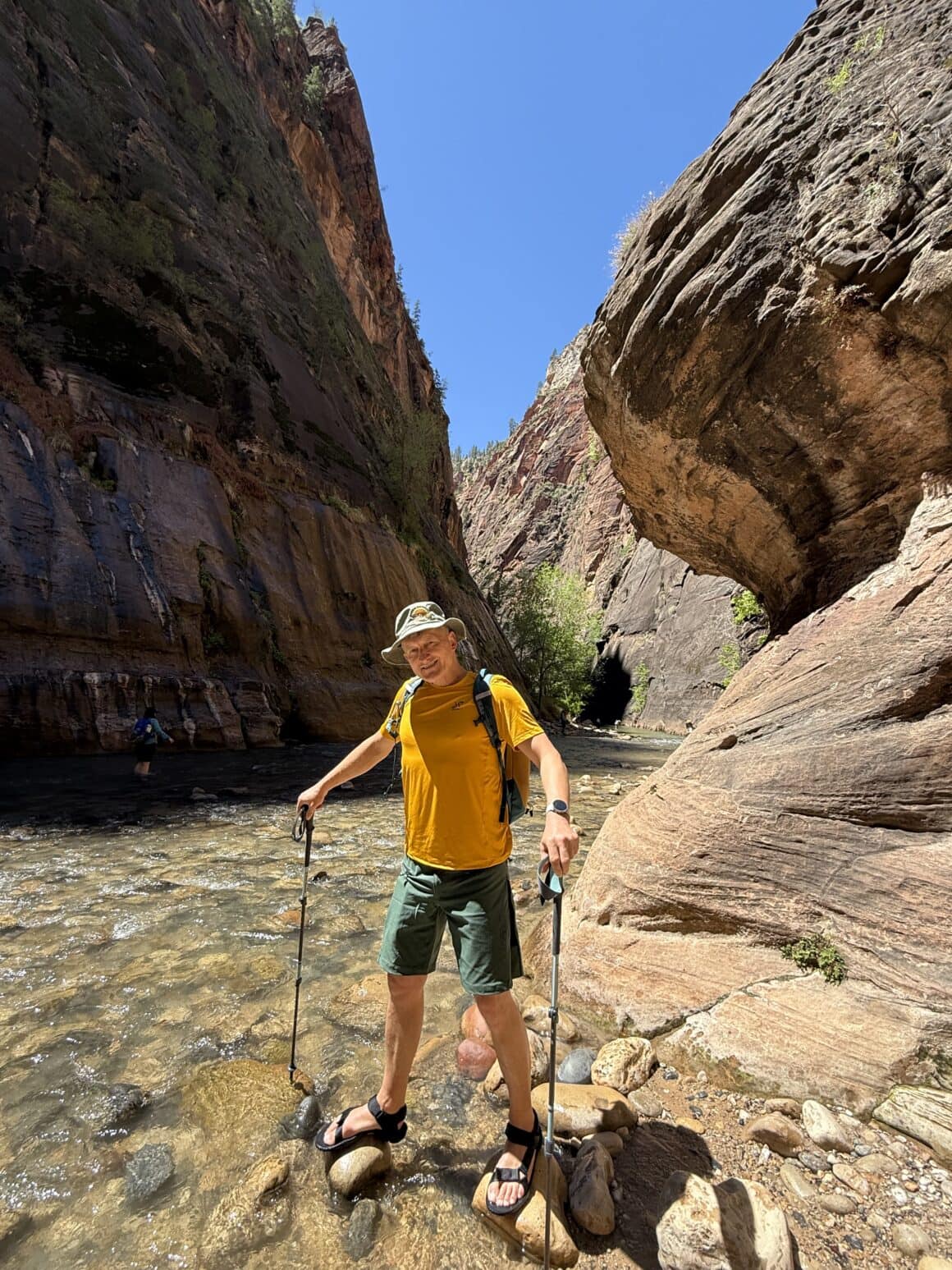 I miał rację. Przez pierwsze dwadzieścia metrów. Potem rzeka pokazała, kto tu rządzi. Ale uśmiech został – nawet po pachy!