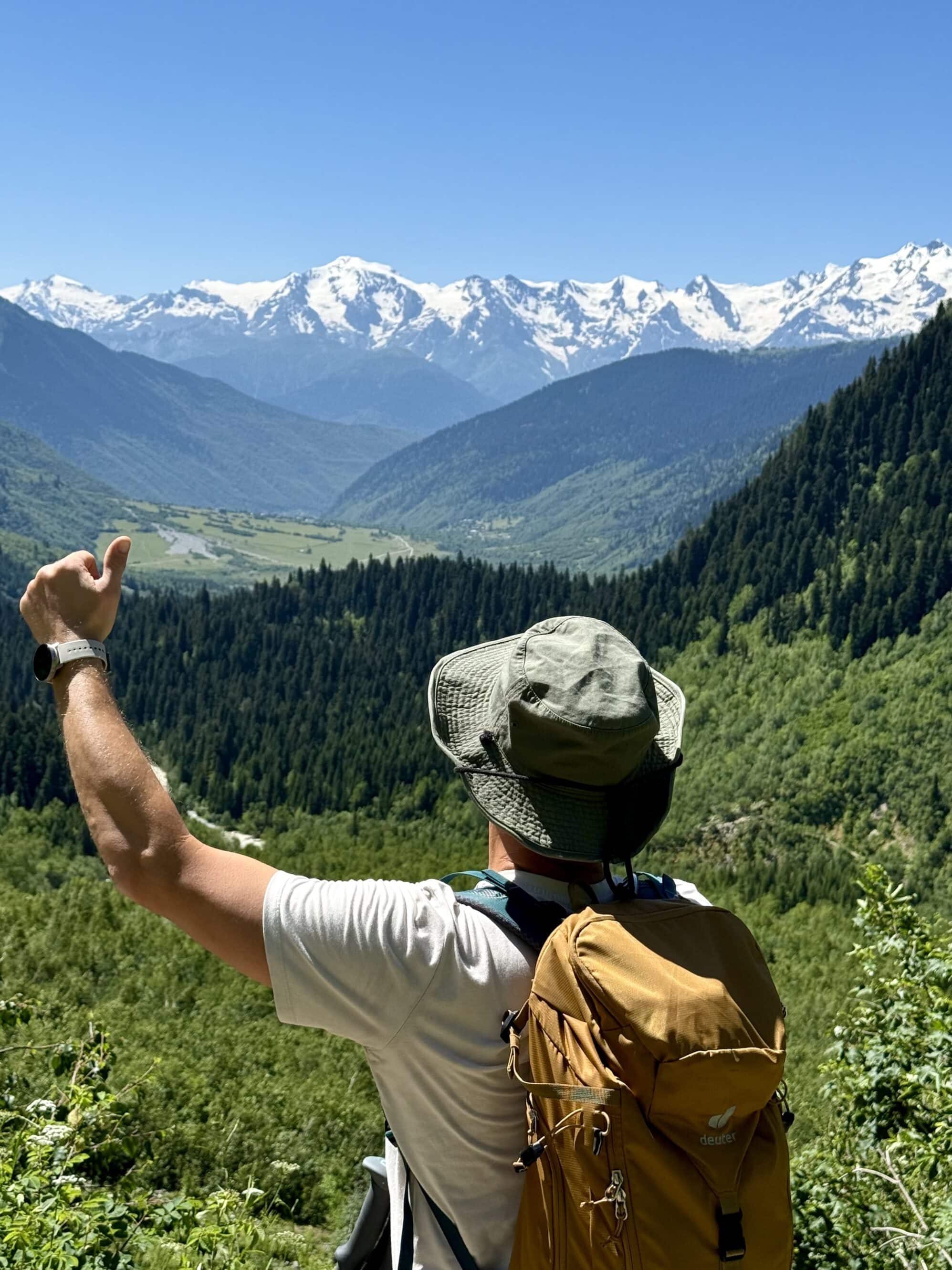 Każdy krok oddalał nas od wioski i prowadził bliżej Ushby. Z tyłu Dolra grała swoją melodię, a przed nami czekał cały Kaukaz.