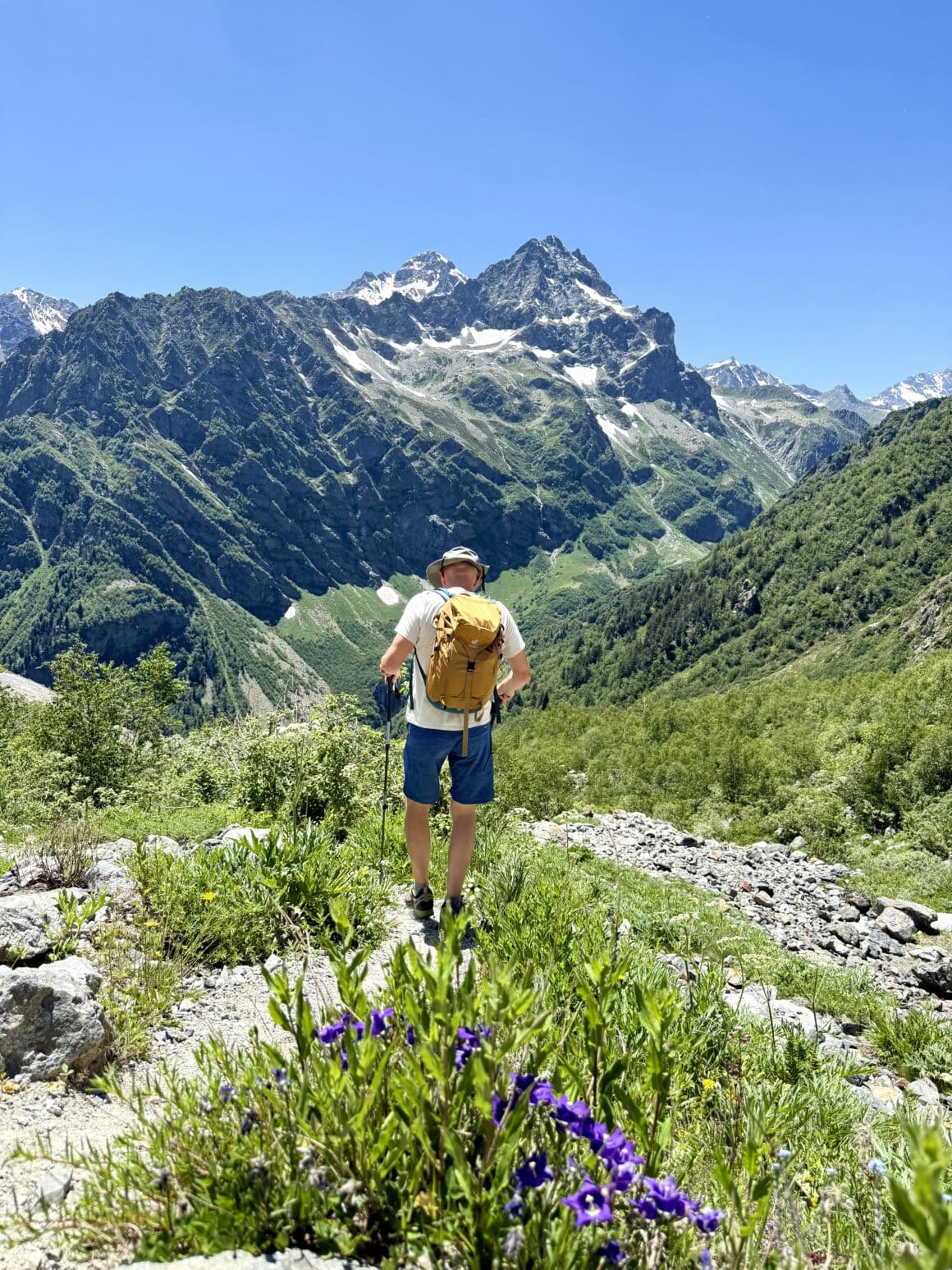 Tutaj każdy przystanek to mały reset głowy. Góry mają w sobie spokój, który udziela się nawet po 12 kilometrach marszu.
