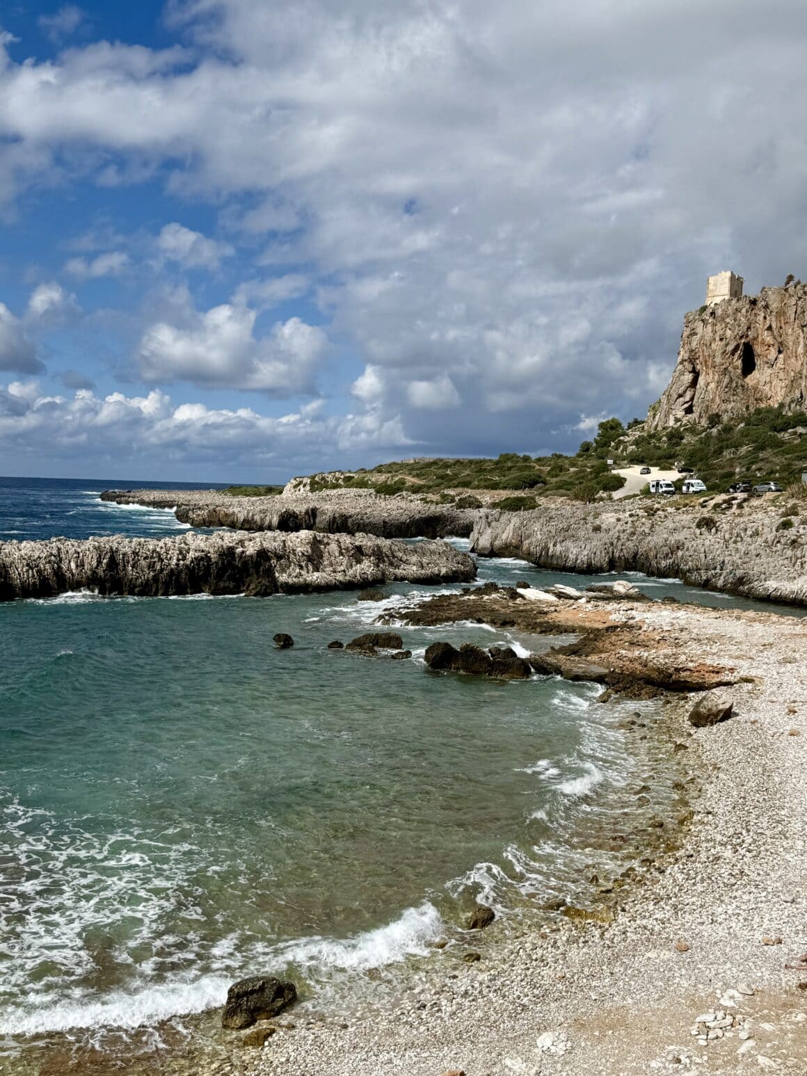 Tu zwalnia wszystko 💙 Cisza, woda i przestrzeń. Bez planu, bez pośpiechu. Tak właśnie wygląda moment, w którym ciało dogania głowę.