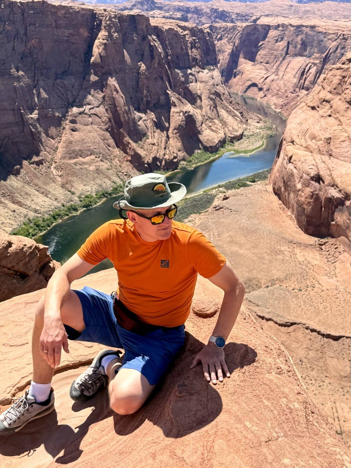 Planowanie widoków to jego specjalność. 1765 kalorii spalonych samym zachwytem, 0 nerwów. „Proszę spojrzeć w prawo – tam właśnie zaczyna się WOW”.