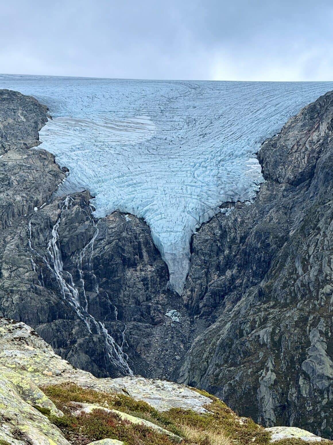 Milczący, potężny i trochę przerażająco piękny. Patrzysz i wiesz, że natura mówi tu szeptem, ale bardzo wyraźnie.