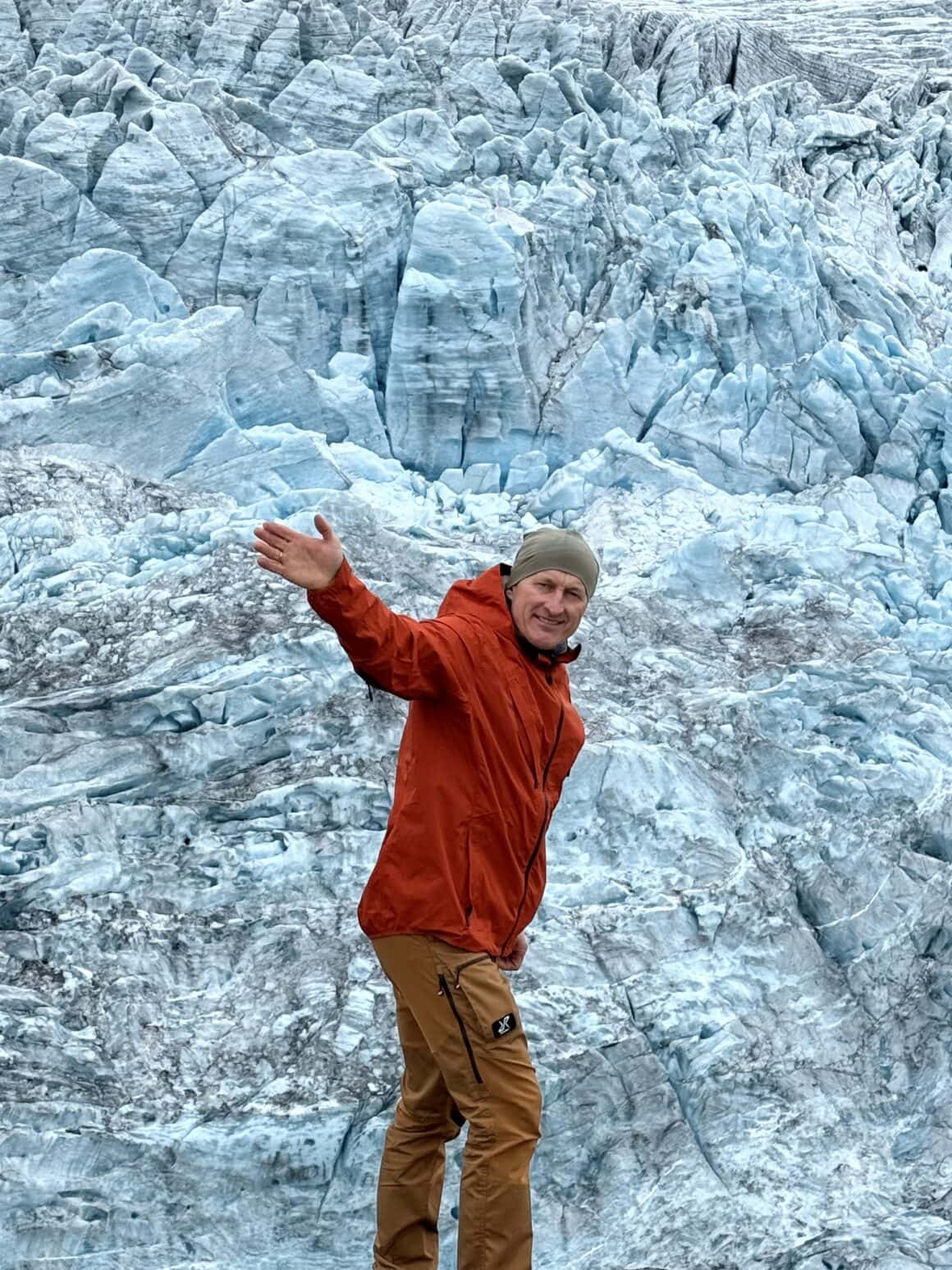 Marcin w swoim żywiole – tylko zamiast ognia, tym razem lód. I to taki, który ma setki lat na karku.