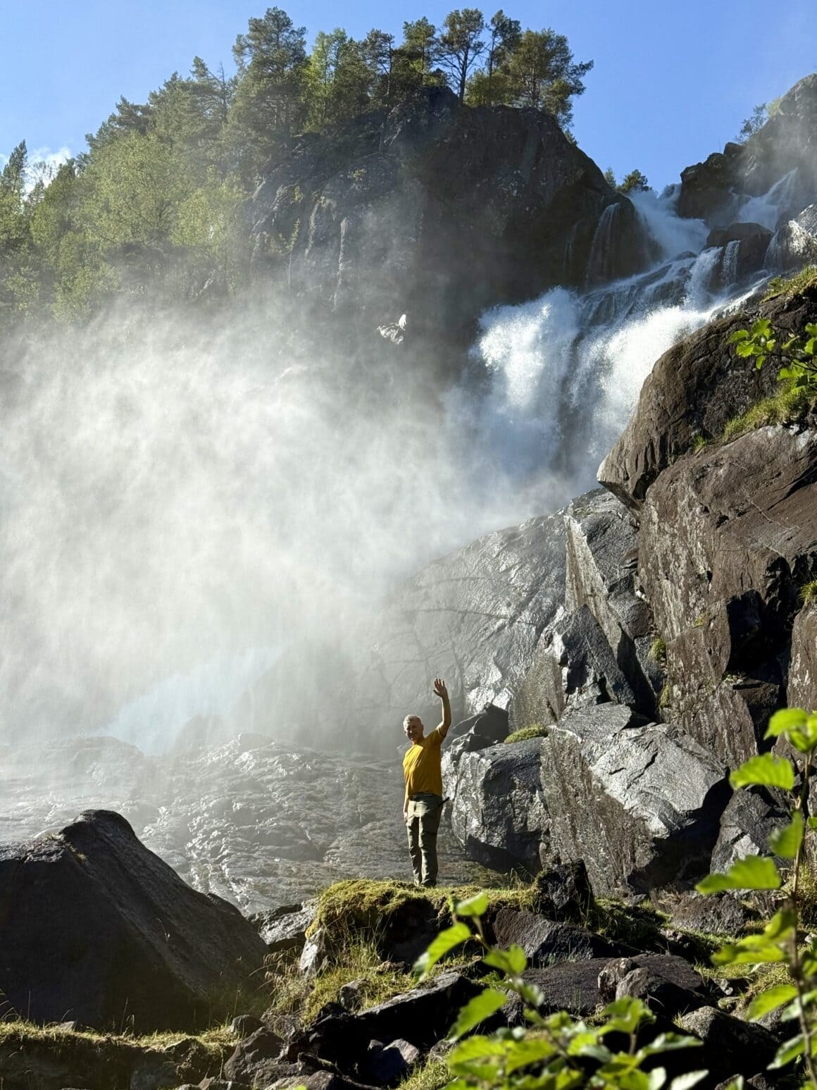 Pierwsze sekundy i już wiadomo – Norwegia nie bawi się w półśrodki. Tu nawet powietrze ma wilgotność 110%.