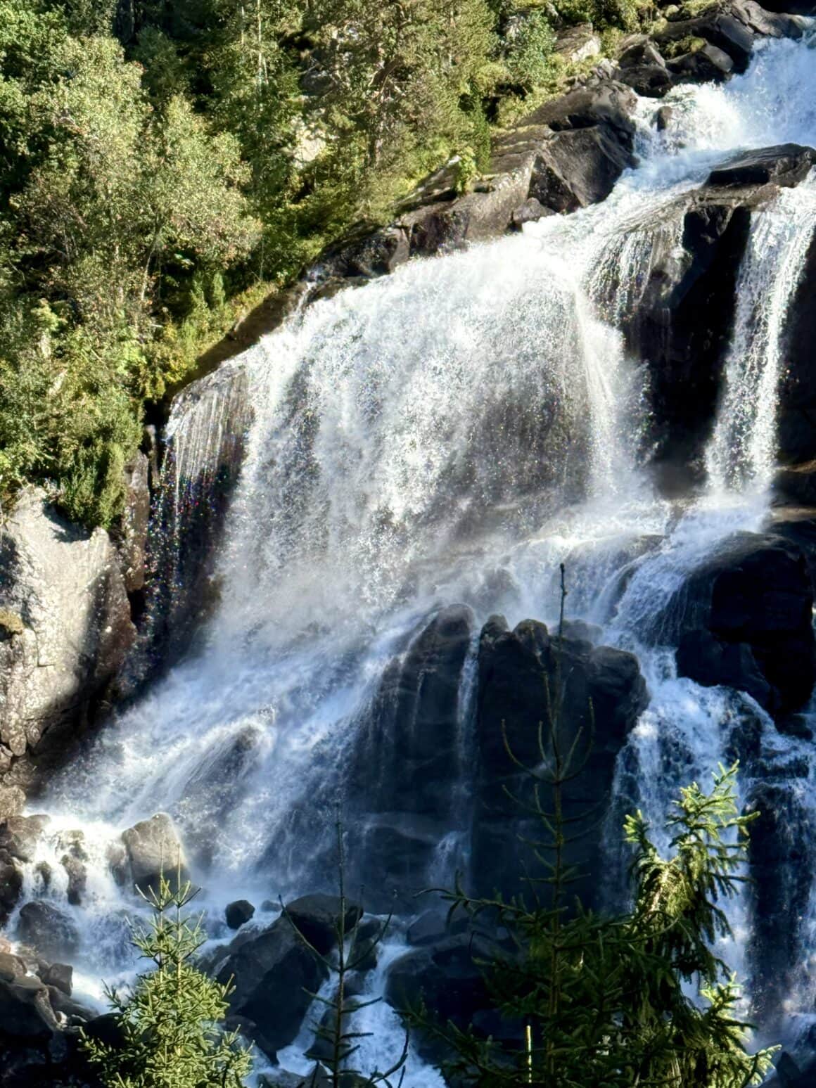 Bryza z wodospadu w wersji premium – zero filtrów, zero makijażu, za to gwarantowany efekt glow przez tydzień 😄