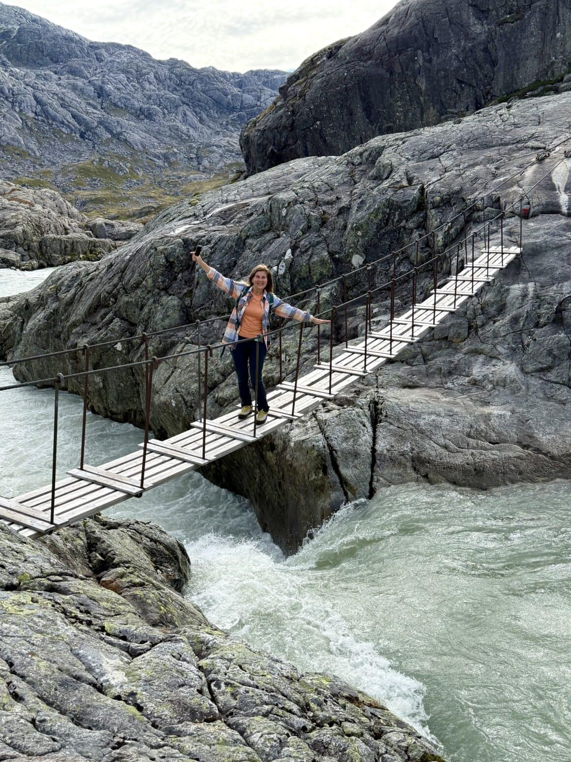 Każdy krok nad rwącą wodą to lekcja pokory… i dowód, że adrenalina i zachwyt mogą iść w parze.