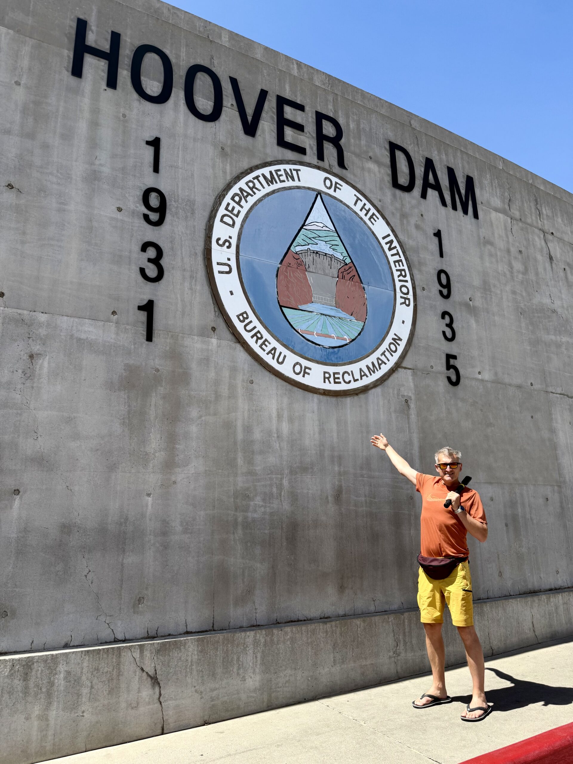 3,25 miliona metrów sześciennych betonu.
Gdyby wylali go w jednym kawałku, stygłby ponad 100 lat.
Tu nie ma lania „na oko”. Tu wszystko było policzone.