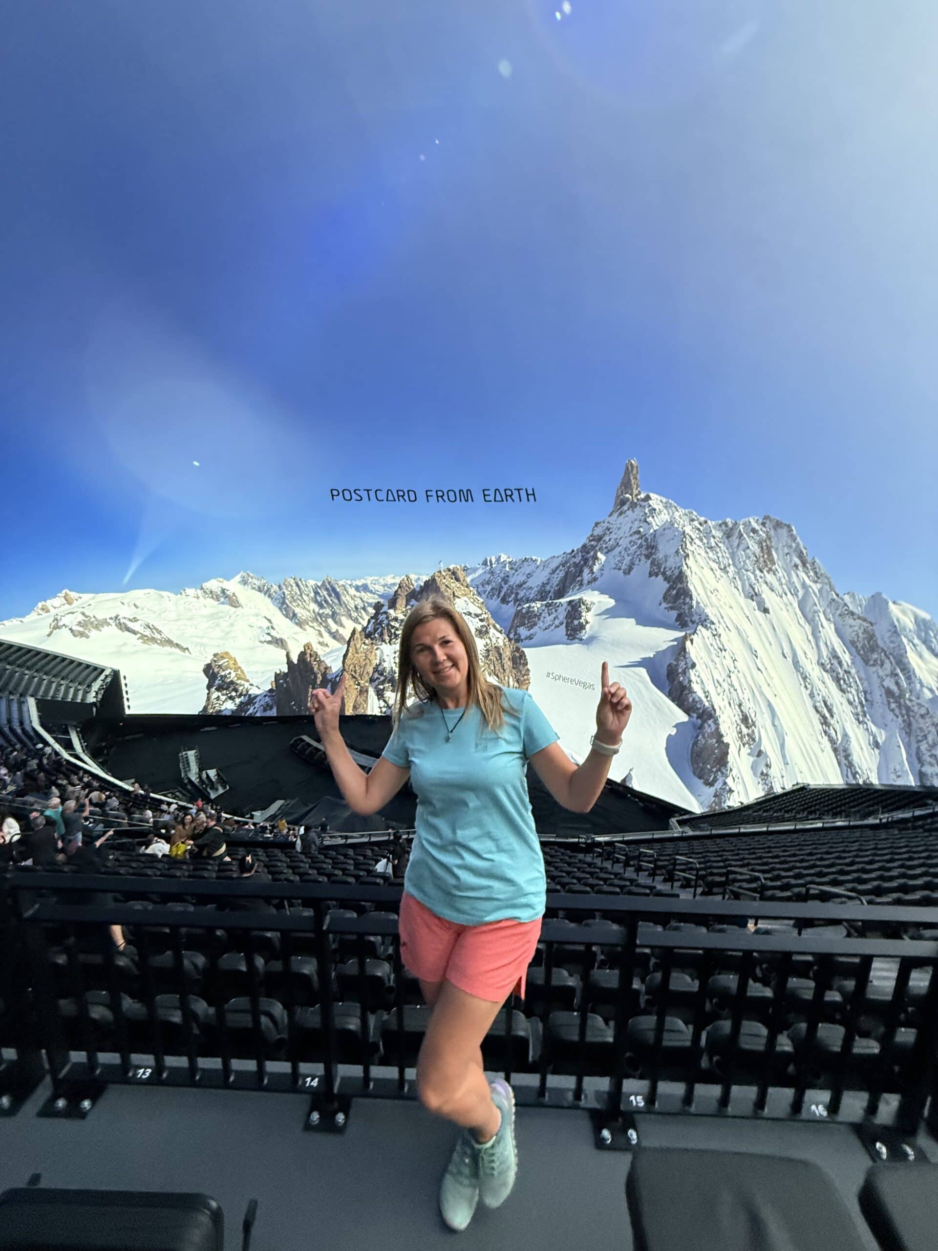 Ktoś zamówił teleport do Alp? 🏔✨ W Sphere przestrzeń nie istnieje. W sekundę przenosi cię na górski szczyt, do oceanu albo na orbitę. A ty tylko stoisz jak wklejona i machasz rękami, bo mózg próbuje odkleić się od rzeczywistości.