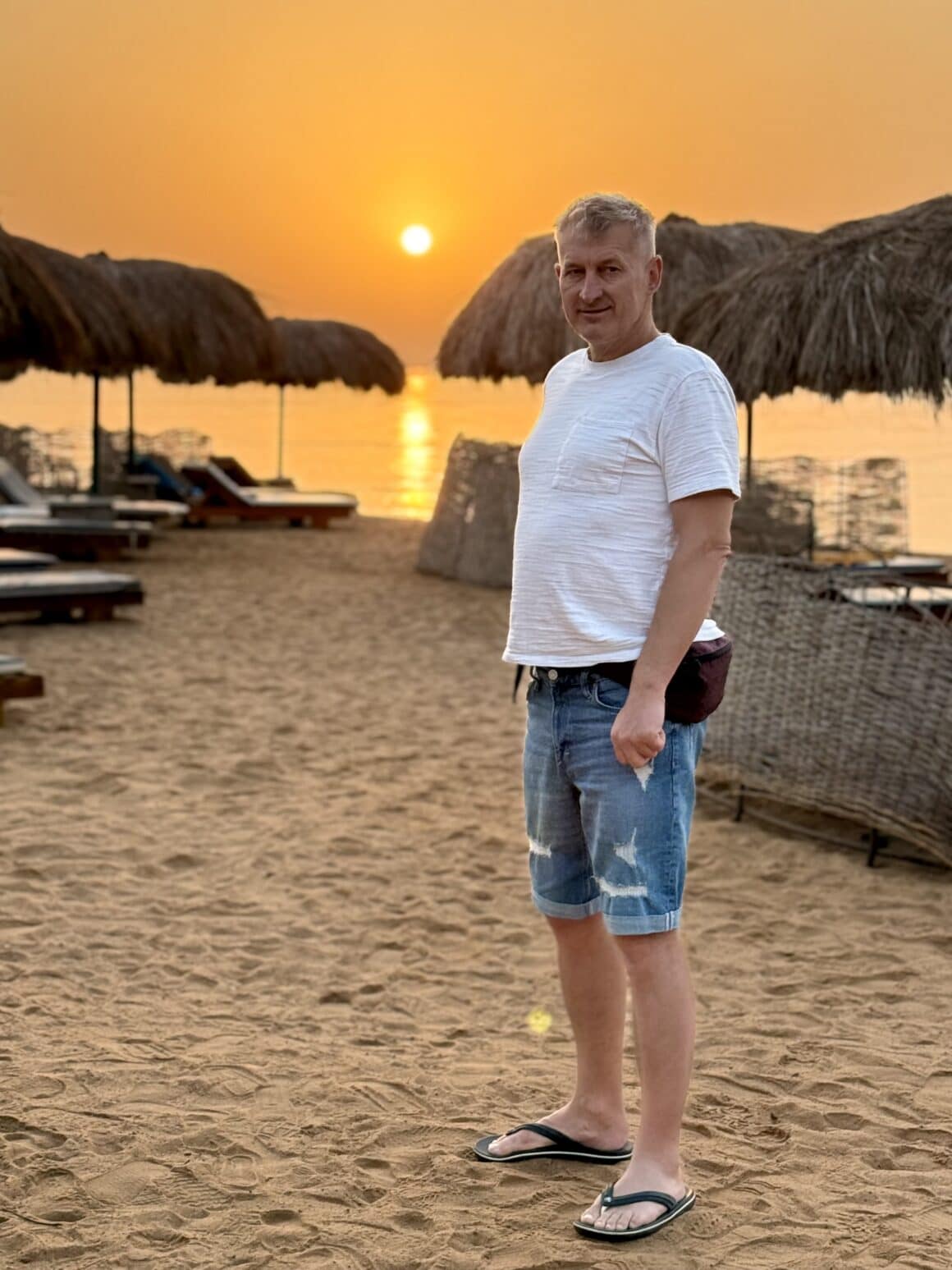 Dzień otwarty 🌅✨ W Dahab dzień zaczyna się miękko. Pierwsze światło, cisza i to uczucie, że wszystko dopiero się budzi – bez pośpiechu i bez planu 😌