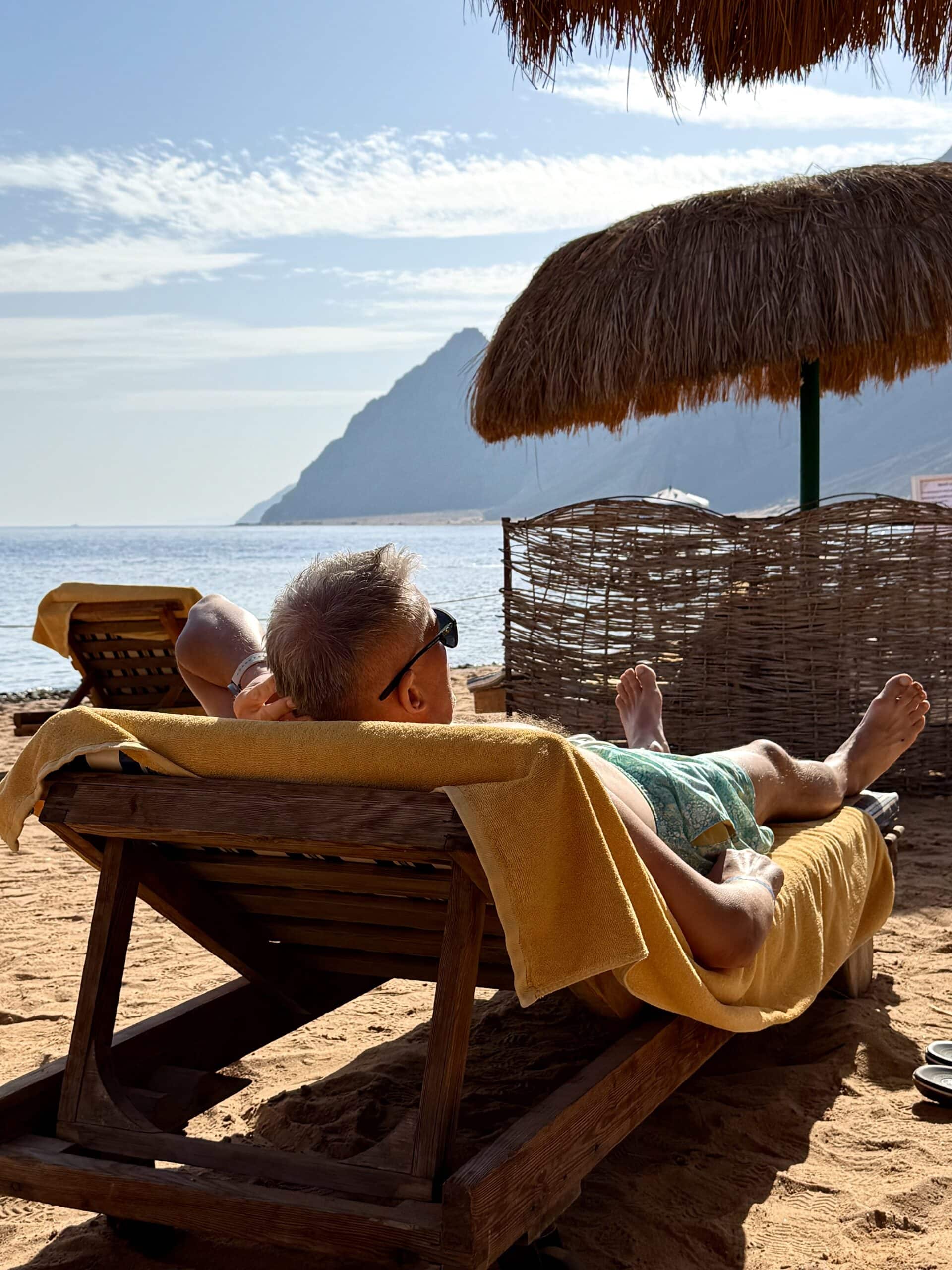 Reset w toku 💤🌊 Dahab od pierwszego dnia ustawił tempo bardzo jasno. Leżak, morze i cisza robią całą robotę 😌