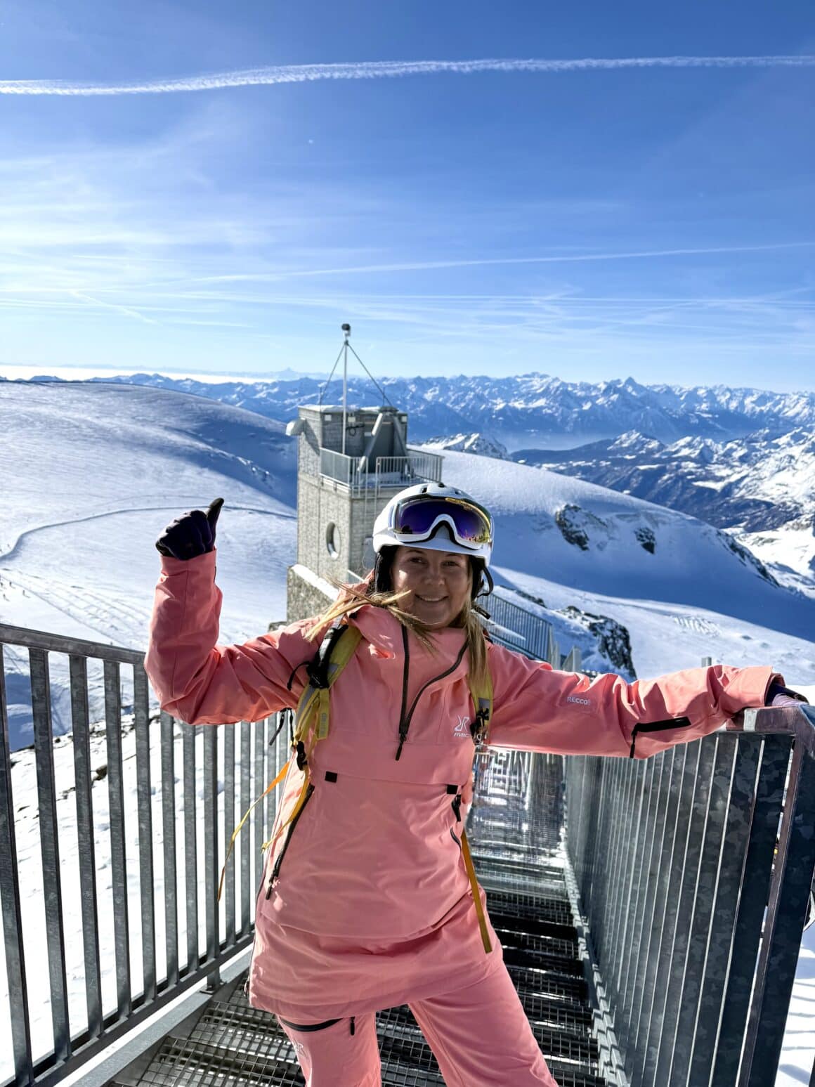 Są miejsca, gdzie trzeba się zatrzymać.
Nie dlatego, że jesteś zmęczona,
tylko dlatego, że dalej się po prostu nie da… bez patrzenia.