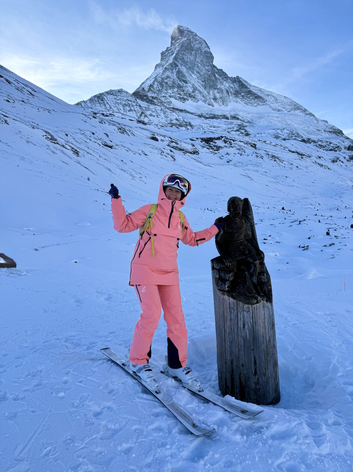 Nie trzeba kawy.
Nie trzeba kanapki.
Wystarczy chwila i widok, który zatrzymuje cały dzień — bez pytania o zgodę.
