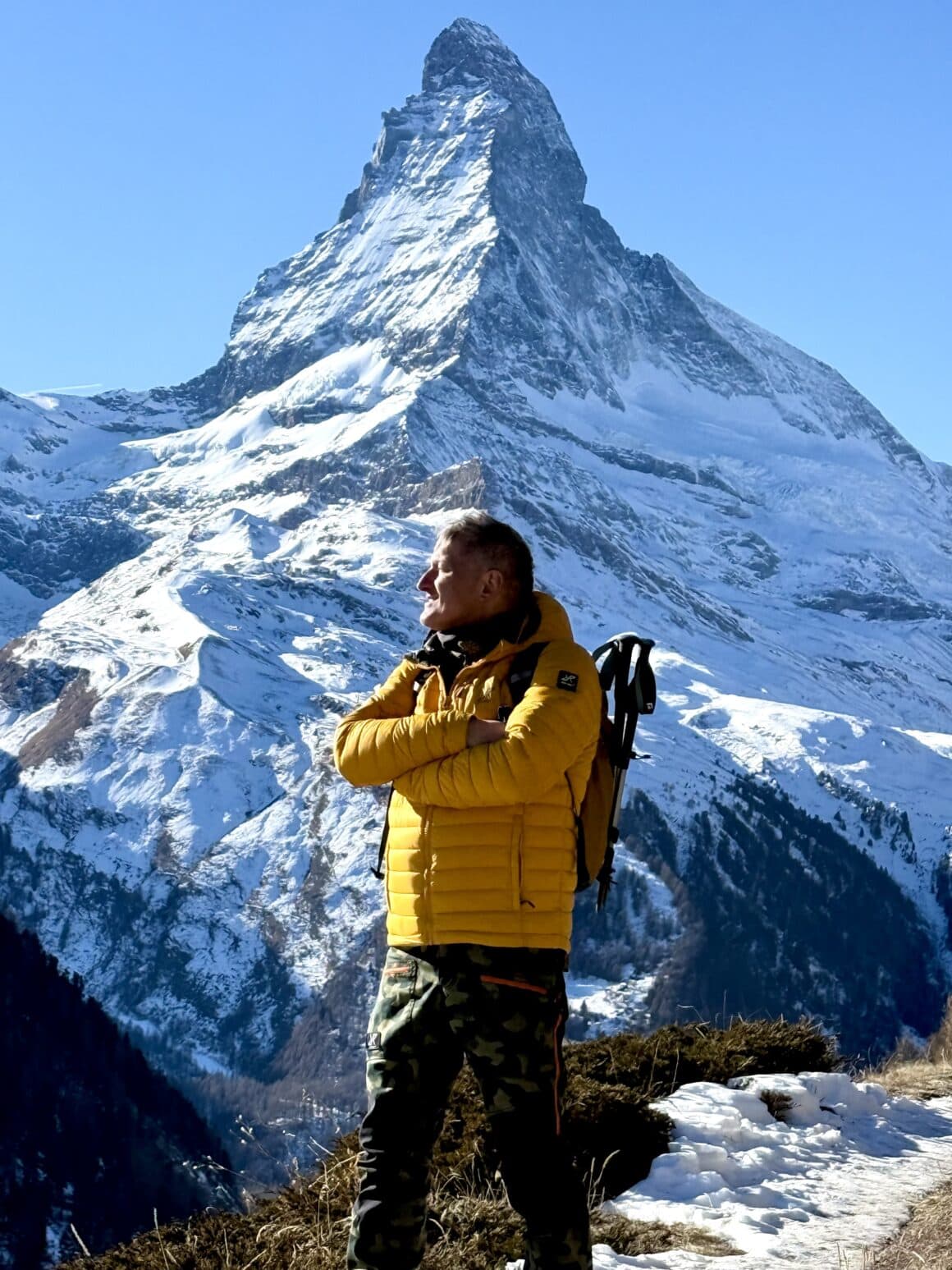 Nieważne, czy idziesz w górę, w dół, czy „tylko na chwilę”.
Matterhorn i tak znajdzie sposób, żeby wejść w kadr.