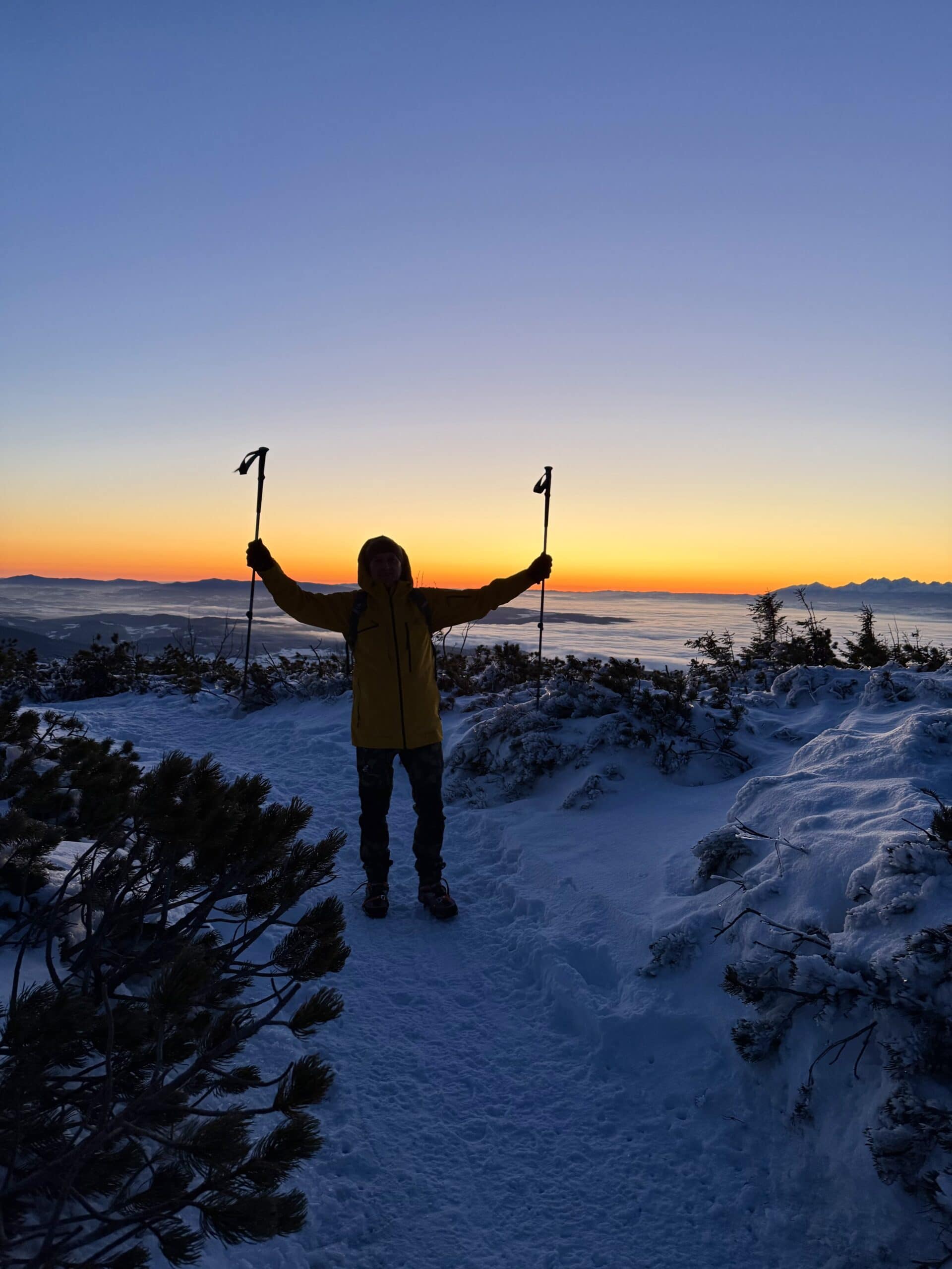 Królowa robi selekcję 👑 Babia Góra zimą nie rozdaje widoków za darmo. Wschód słońca dostają tylko ci, którym chciało się wstać przed świtem i wyjść w mróz. Reszta może obejrzeć stories.