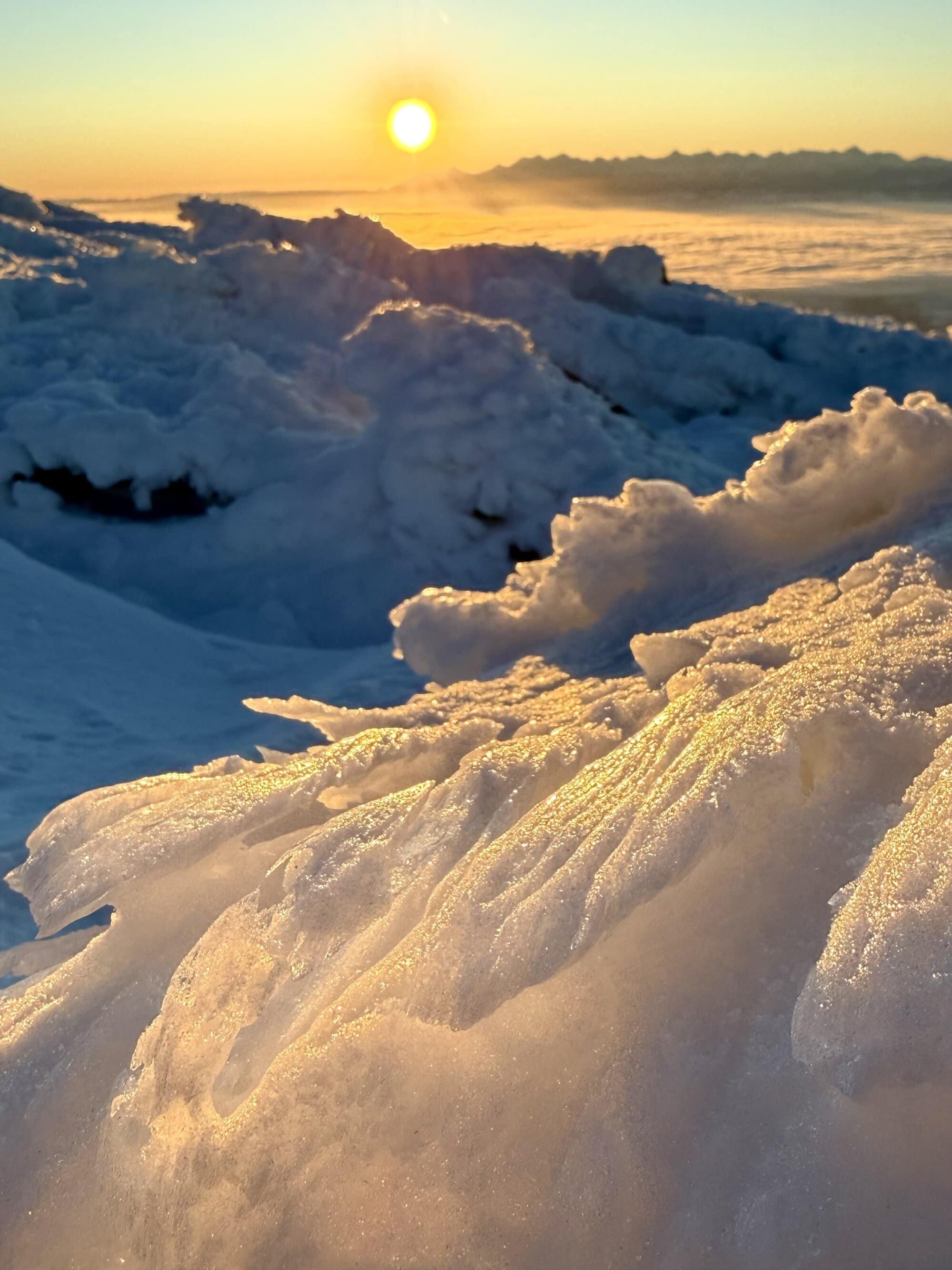 Kołderka? To ocean ☁️🌊 Inwersja temperatury zrobiła show jak z wysokich gór. Chmury pod stopami, Tatry w oddali, a Ty dokładnie tam, gdzie trzeba.