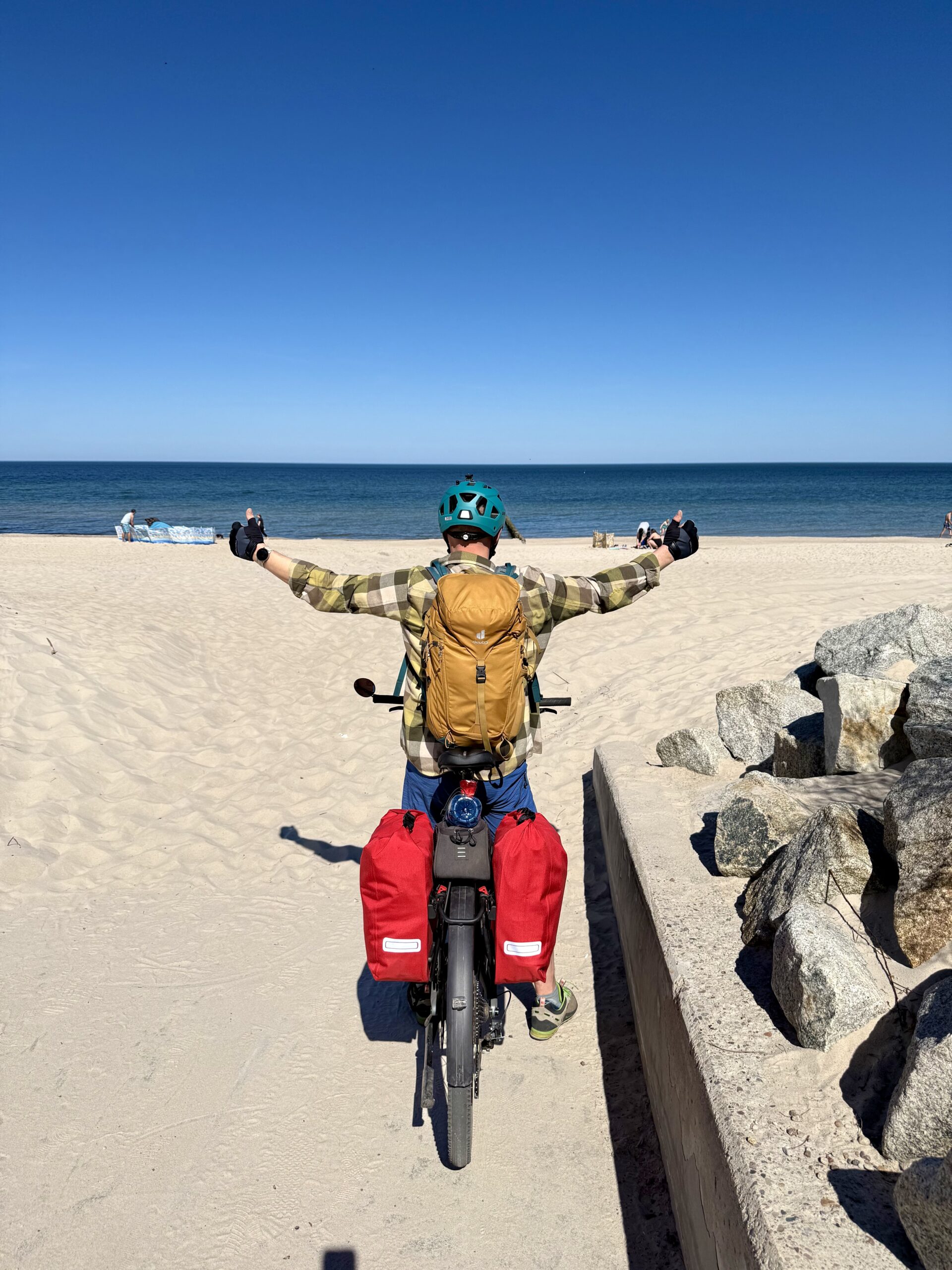 Titanic, tylko z elektrykiem 🚲😂 To był dokładnie ten moment, kiedy człowiek myśli: „rzucam wszystko i zostaję nad Bałtykiem” 🌊😎